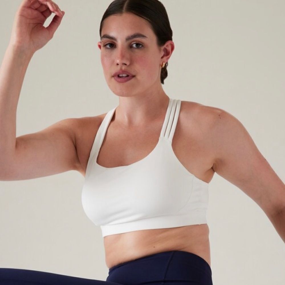 NWT Athleta Train Free Bra.  White. D/DD Large